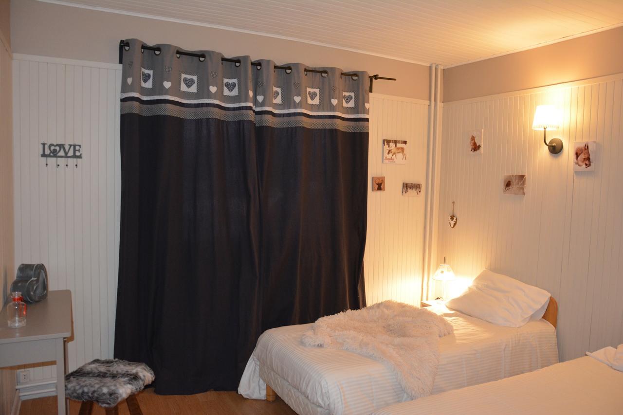 Hotel Le Central La Feclaz Bagian luar foto