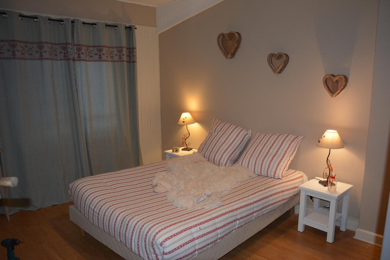 Hotel Le Central La Feclaz Bagian luar foto