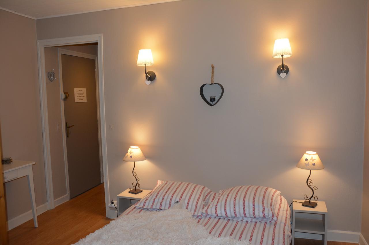 Hotel Le Central La Feclaz Bagian luar foto