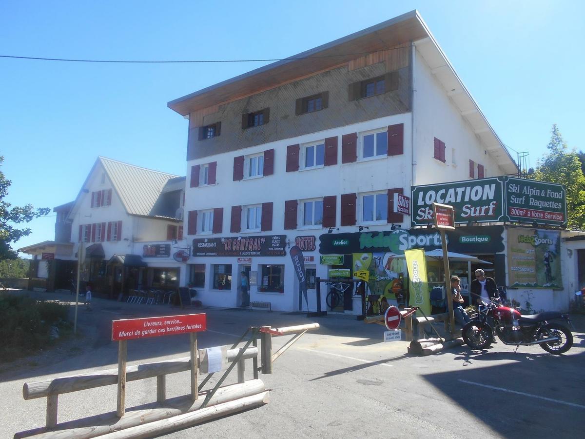 Hotel Le Central La Feclaz Bagian luar foto